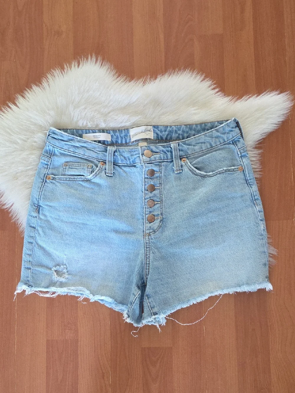 Universal Thread Light Wash Button-Fly Denim Shorts